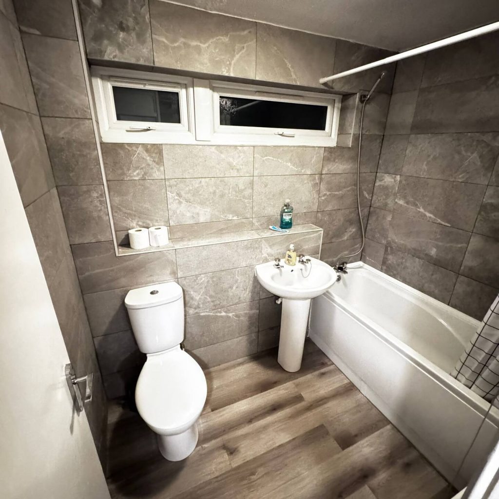 Lincoln Close property photo 1