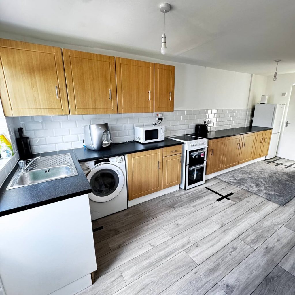 Lincoln Close property photo 4