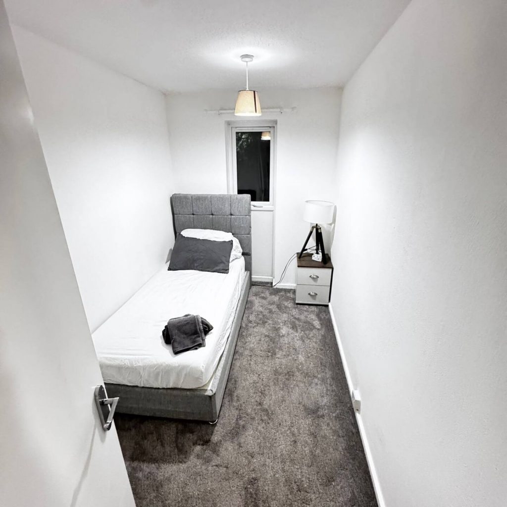 Lincoln Close property photo 6